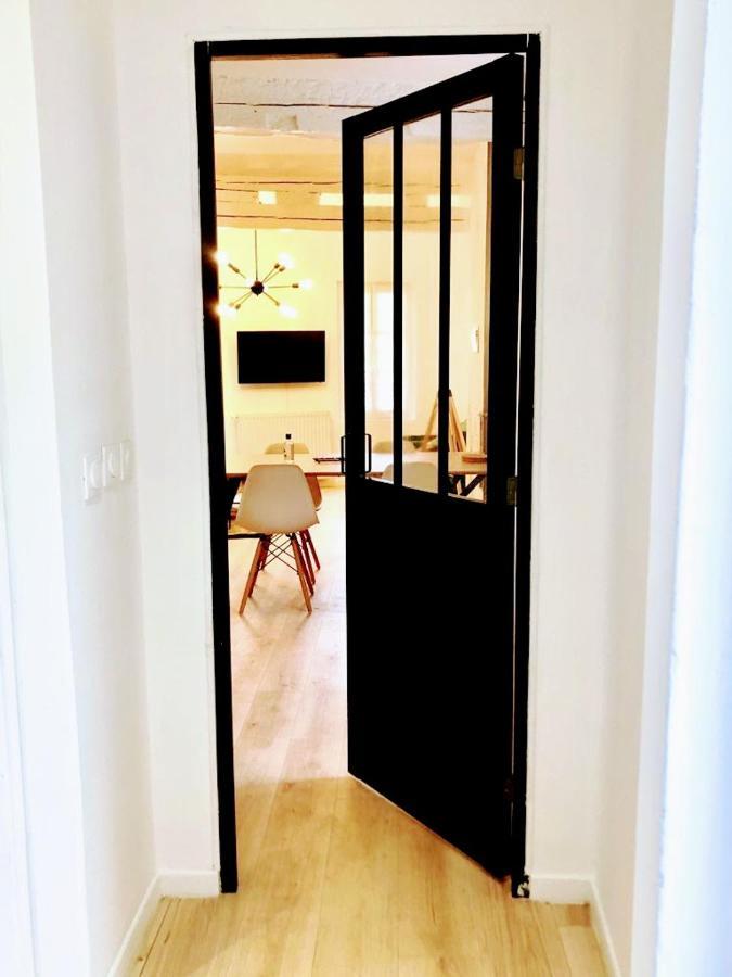 Une Maison Design Dans Le Centre Ville Фуа Экстерьер фото
